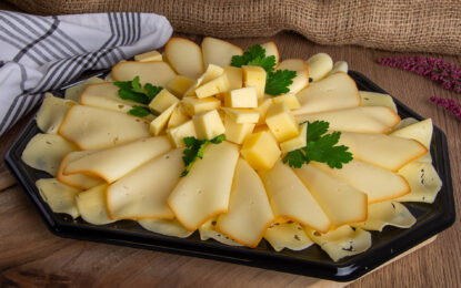 Plošča slovenskih sirov